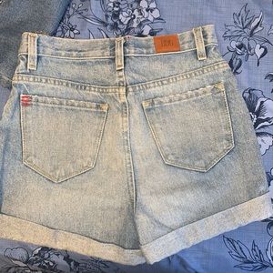 BDG Mom High-Rise shorts